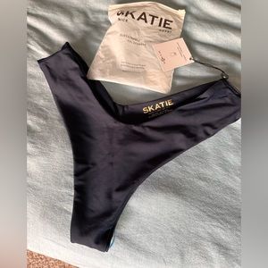 Skatie Melly Bottoms in Harbor